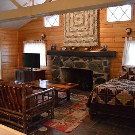 Red Bud Lodge เอลพอร์ทัล ภายนอก รูปภาพ